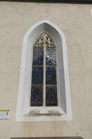 Eines der zweibahnigen spätgotischen Maßwerkfenster in der Südmauer