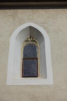 Das einbahnige gotische Emporenfenster in der Südmauer (viertes Viertel des 15. Jahrhunderts)