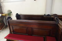 Die Patronatsherrenbank in der Pfarrkirche