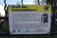 Informationstafel zur Gruft des Patronatsherrn