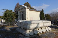 Tumba mit Wappentafeln