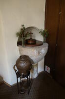 Das romanische Taufbecken in der Pfarrkirche