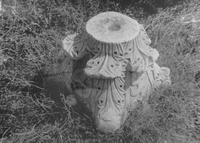 Kapitell des 6. Jh.s im Hof der Kirche