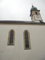 Die Nordseite der Pfarrkirche des Heiligen Johannes des Täufers in Trumau